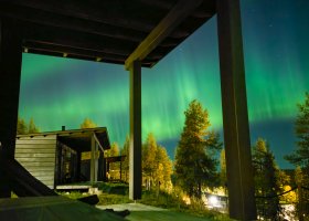 finsko-hotel-arctic-treehouse-hotel-001.jpg