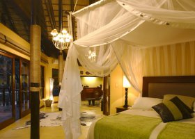 jihoafricka-republika-hotel-amakhosi-safari-lodge-001.jpg
