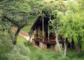 jihoafricka-republika-hotel-amakhosi-safari-lodge-002.jpg