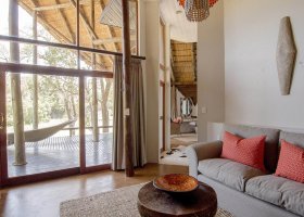 jihoafricka-republika-hotel-amakhosi-safari-lodge-027.jpg
