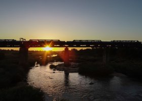 jihoafricka-republika-hotel-kruger-shalati-the-train-on-the-bridge-001.jpg
