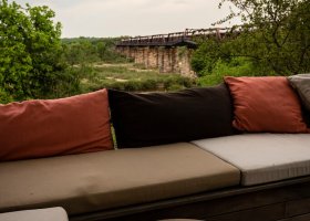 jihoafricka-republika-hotel-kruger-shalati-the-train-on-the-bridge-039.jpg