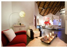 jihoafricka-republika-hotel-pondoro-game-lodge-002.jpg