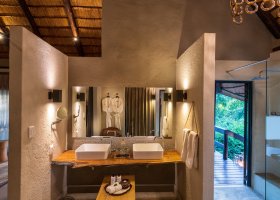 jihoafricka-republika-hotel-sabi-sabi-little-bush-camp-020.jpg
