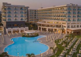 kypr-hotel-nissiblu-beach-resort-016.jpg