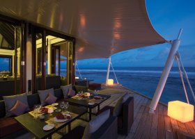 maledivy-hotel-atmosphere-kanifushi-130.jpg