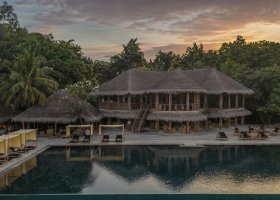 maledivy-hotel-coco-bodu-hithi-021.jpg