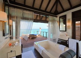 maledivy-hotel-coco-bodu-hithi-079.jpg