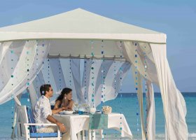 maledivy-hotel-four-seasons-landaa-giraavaru-120.jpg