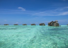 maledivy-hotel-gili-lankanfushi-230.jpg