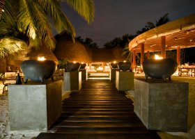 maledivy-hotel-w-maldives-368.jpg