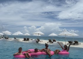 maledivy-s-detmi-tri-resorty-tri-podoby-maledivskeho-raje-017.jpg