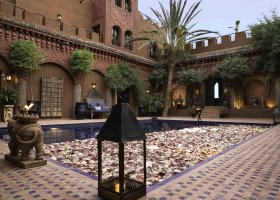 maroko-hotel-kasbah-tamadot-001.jpg