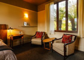novy-zeland-hotel-hapuku-lodge-tree-houses-018.jpg