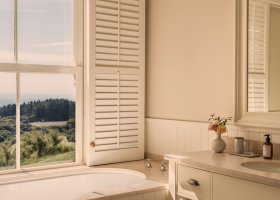 rosewoodhotelgroup.com