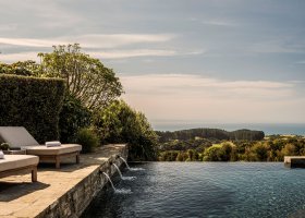 rosewoodhotelgroup.com