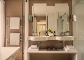 rosewoodhotelgroup.com