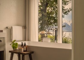 rosewoodhotelgroup.com