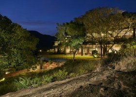 sri-lanka-hotel-heritance-kandalama-033.jpg