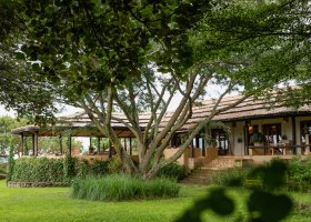 uganda-hotel-kyambura-gorge-lodge-008.jpg