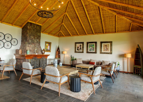 uganda-hotel-nkuringo-gorilla-lodge-021.png