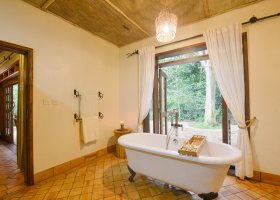 uganda-hotel-primate-lodge-kibale-008.jpg