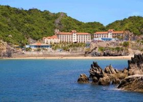 vietnam-hotel-cat-ba-island-resort-002.jpg
