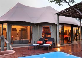 zimbabwe-hotel-elephant-camp-018.jpg