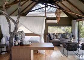 zimbabwe-hotel-victoria-falls-river-lodge-036.jpg