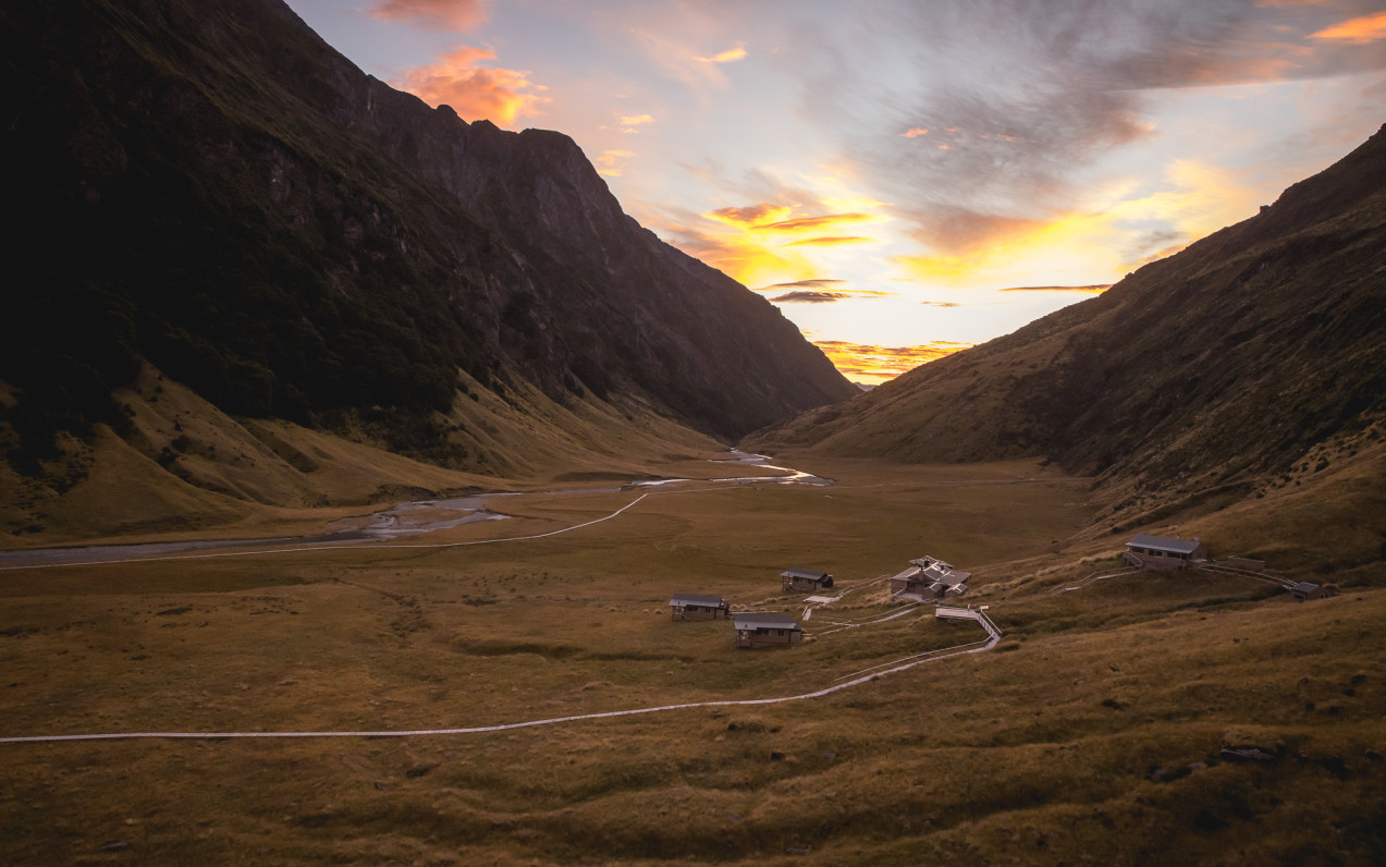 Minaret Station