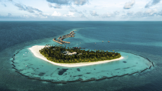 Constance Halaveli Resort and Spa Maldives *****