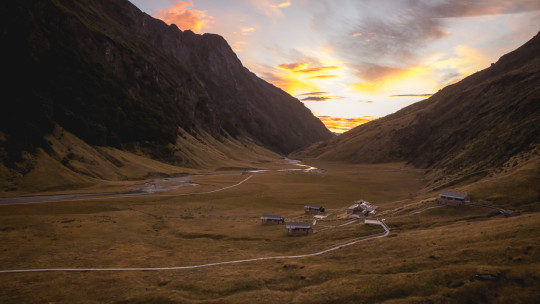 Minaret Station *****