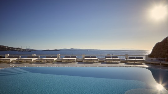 Kouros Hotel & Suites *****