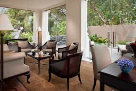 Colonial Manors (436 m²)