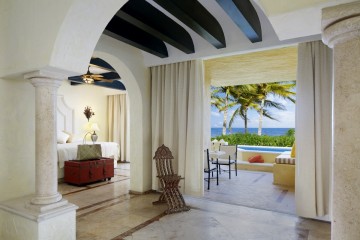 Romance Ocean Front One Bedroom Suite with Plunge Pool (115 m²)