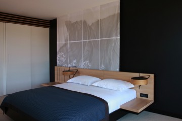 Interconnecting room