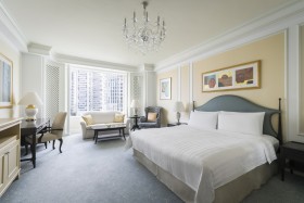 Deluxe Suite (Valley wing)