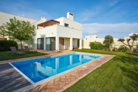 Pinewood House 3 Bedrooms and private pool