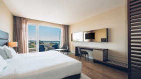 Sea-View Senior Suite