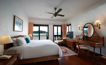 Onde Bedroom Suite On Water