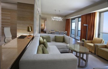 Deluxe One Bedroom Suite Sea View (103m2)