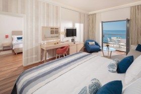 V Level Luxury Family Suite with Balcony Spectacular Sea View