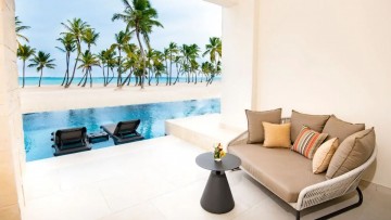 Oceanfront Junior Suite Swim Up Double