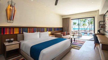 Oceanfront Junior Suite Swim Up King