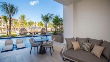 Junior Suite Swim Up Double