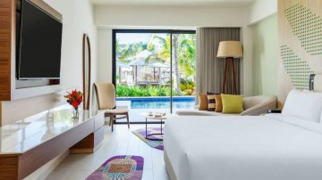 One Bedroom Master Swim Up Suite