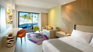 Oceanfront Junior Suite Swim Up KIng