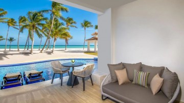 Oceanfront Junior Suite Swim Up Double