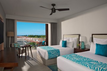 Preferred Club Three-Bedroom Family Suite Tropical View