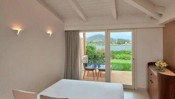 King Deluxe Family Connecting Room with Lagoon View